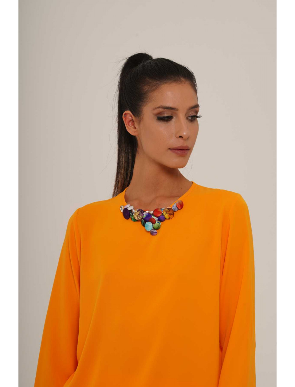 BUTTONED COLLAR BLOUSE